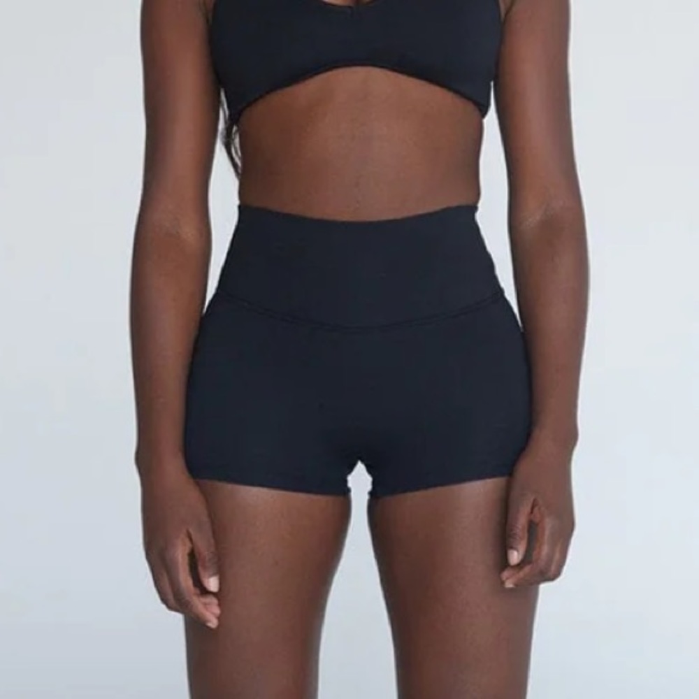 Serenity Scrunch Shorts 2" Black size M